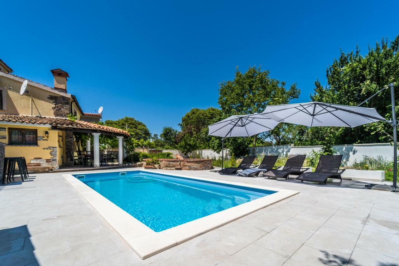 Holiday Home Carla And Dajana Veliki Vareški Екстериор снимка