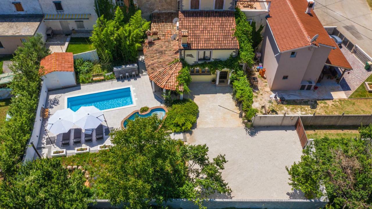 Holiday Home Carla And Dajana Veliki Vareški Екстериор снимка