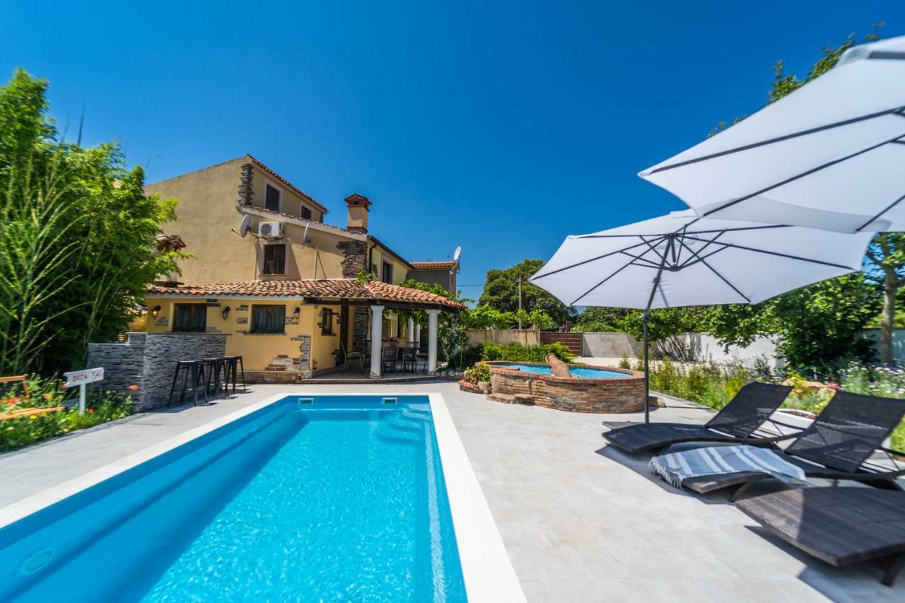 Holiday Home Carla And Dajana Veliki Vareški Екстериор снимка