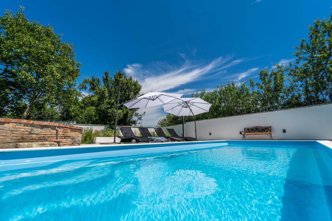 Holiday Home Carla And Dajana Veliki Vareški Екстериор снимка