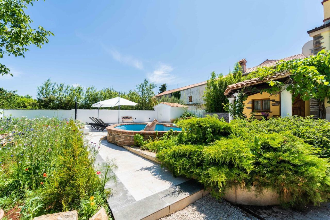 Holiday Home Carla And Dajana Veliki Vareški Екстериор снимка